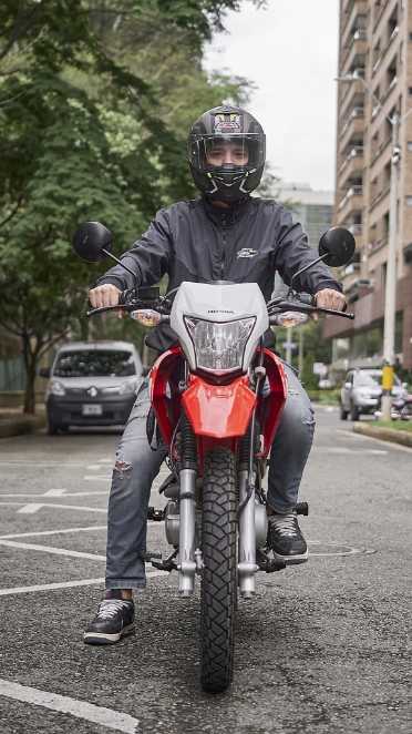 moto con conductor